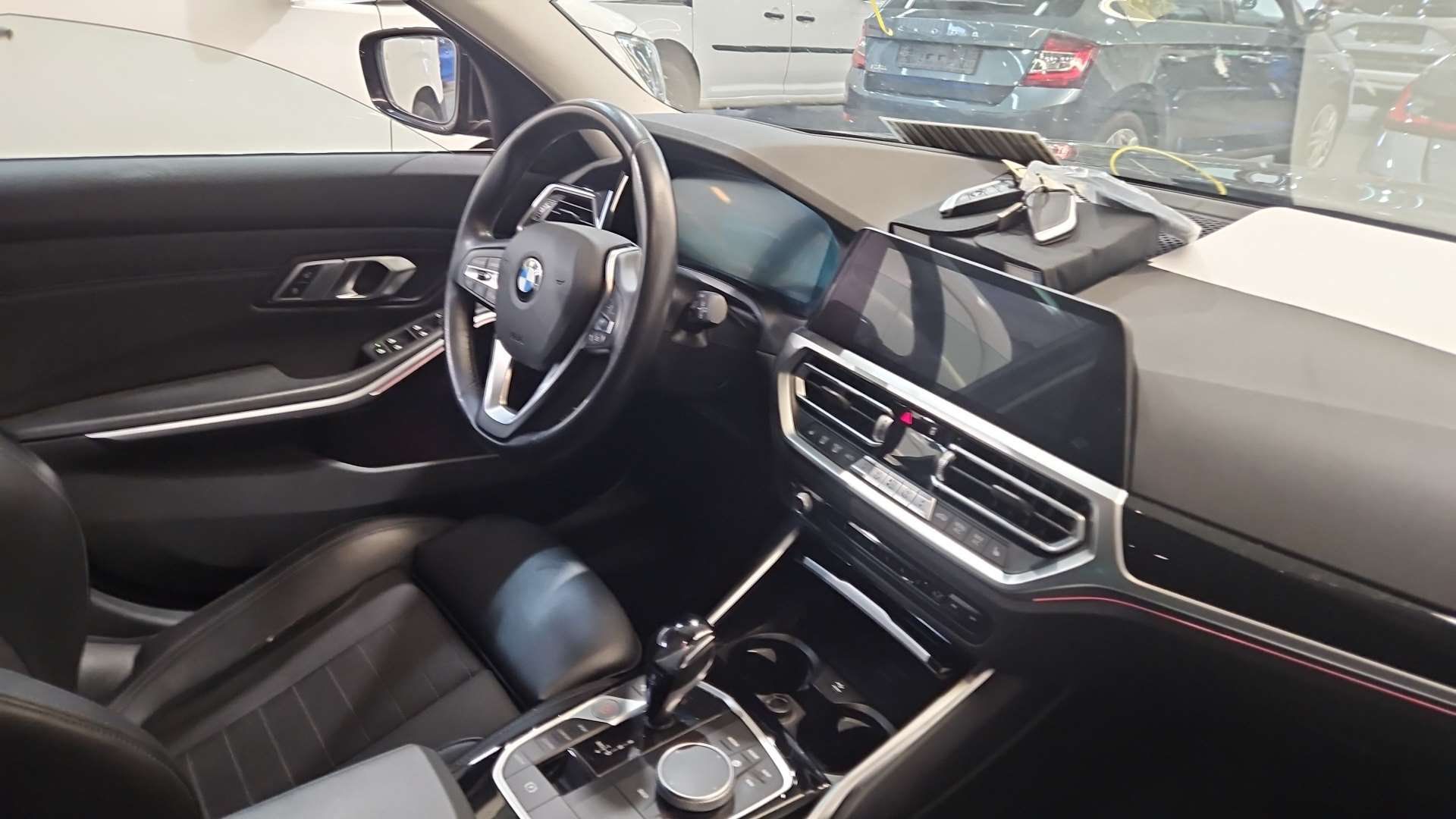 BMW 3 Series Touring 320d Sport Line - фото 10