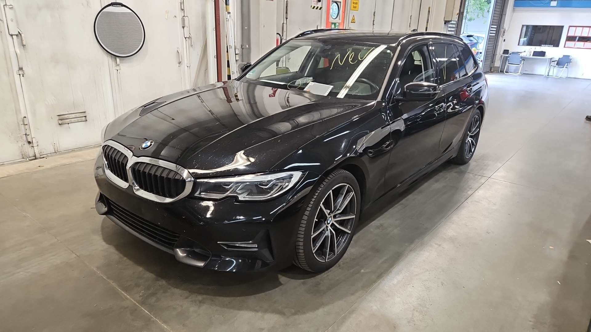 BMW 3 Series Touring 320d Sport Line - фото 2