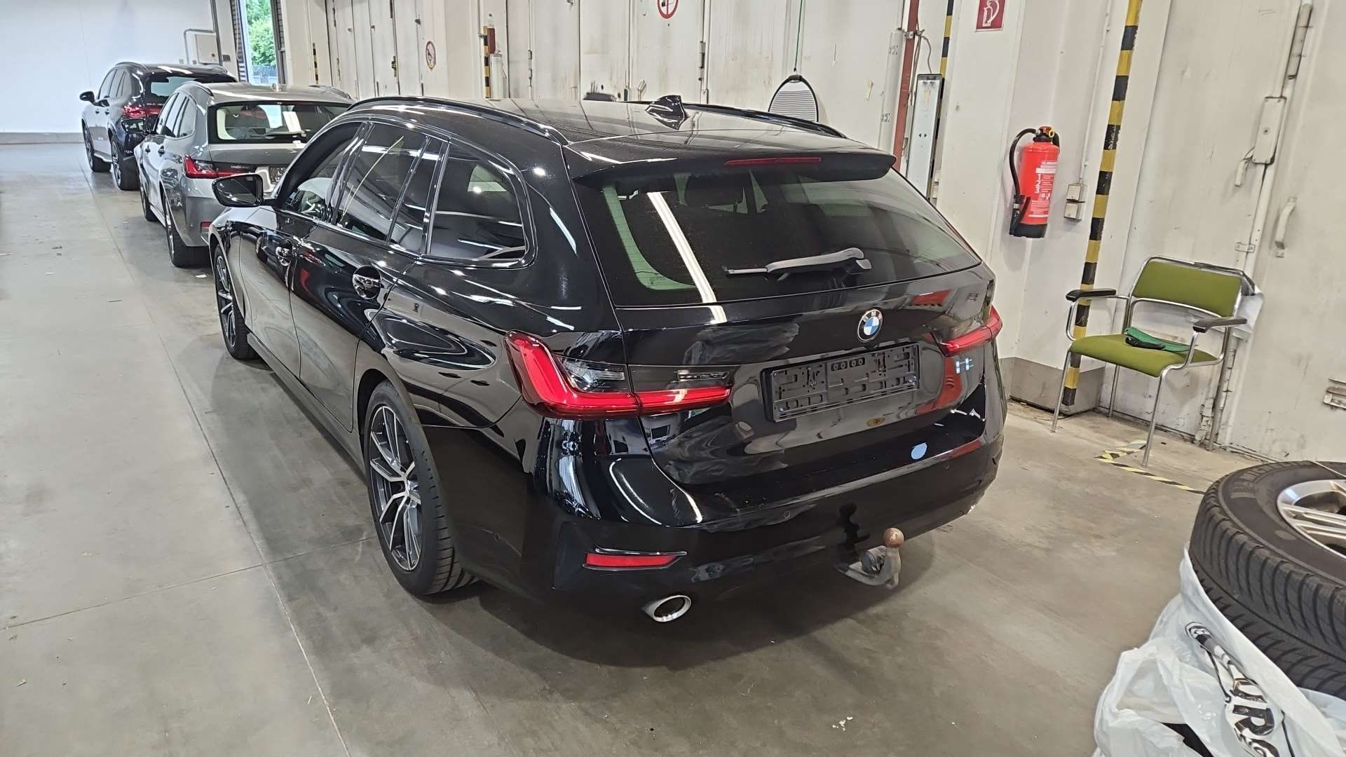 BMW 3 Series Touring 320d Sport Line - фото 4
