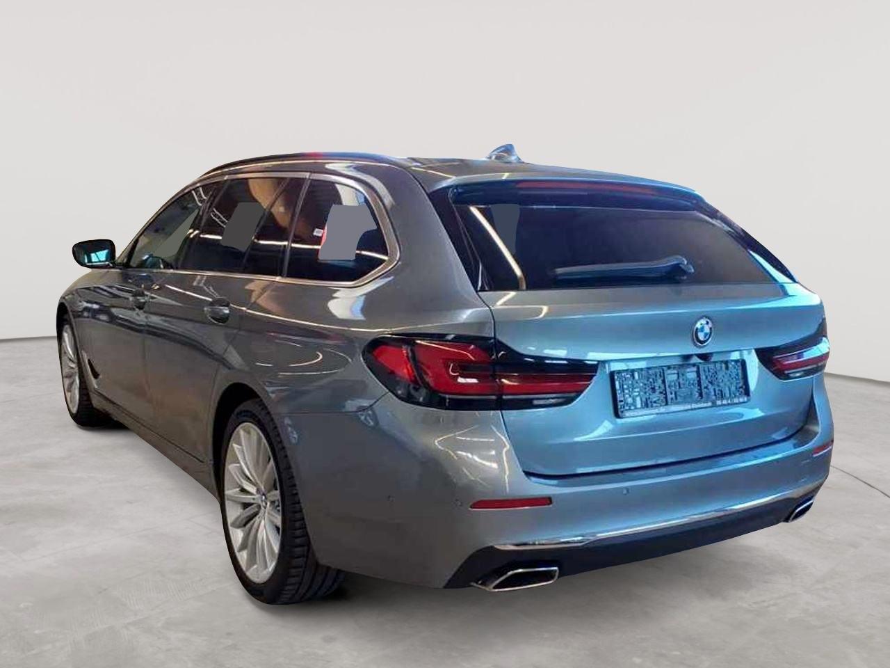 BMW 5 Series Touring 520d Luxury - фото 5