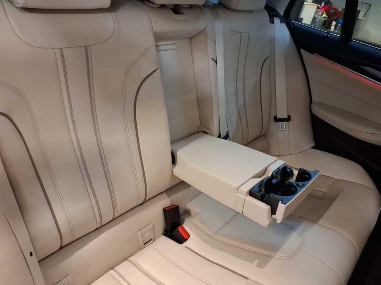 BMW 5 Series Touring 520d Luxury - фото 2