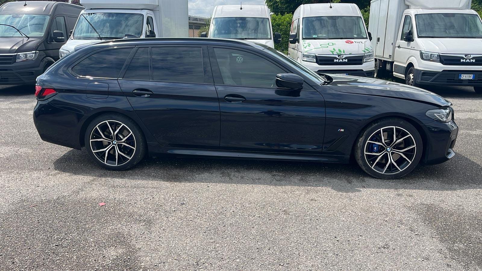 BMW 5 Series Touring 520d M Sport xDrive - фото 6