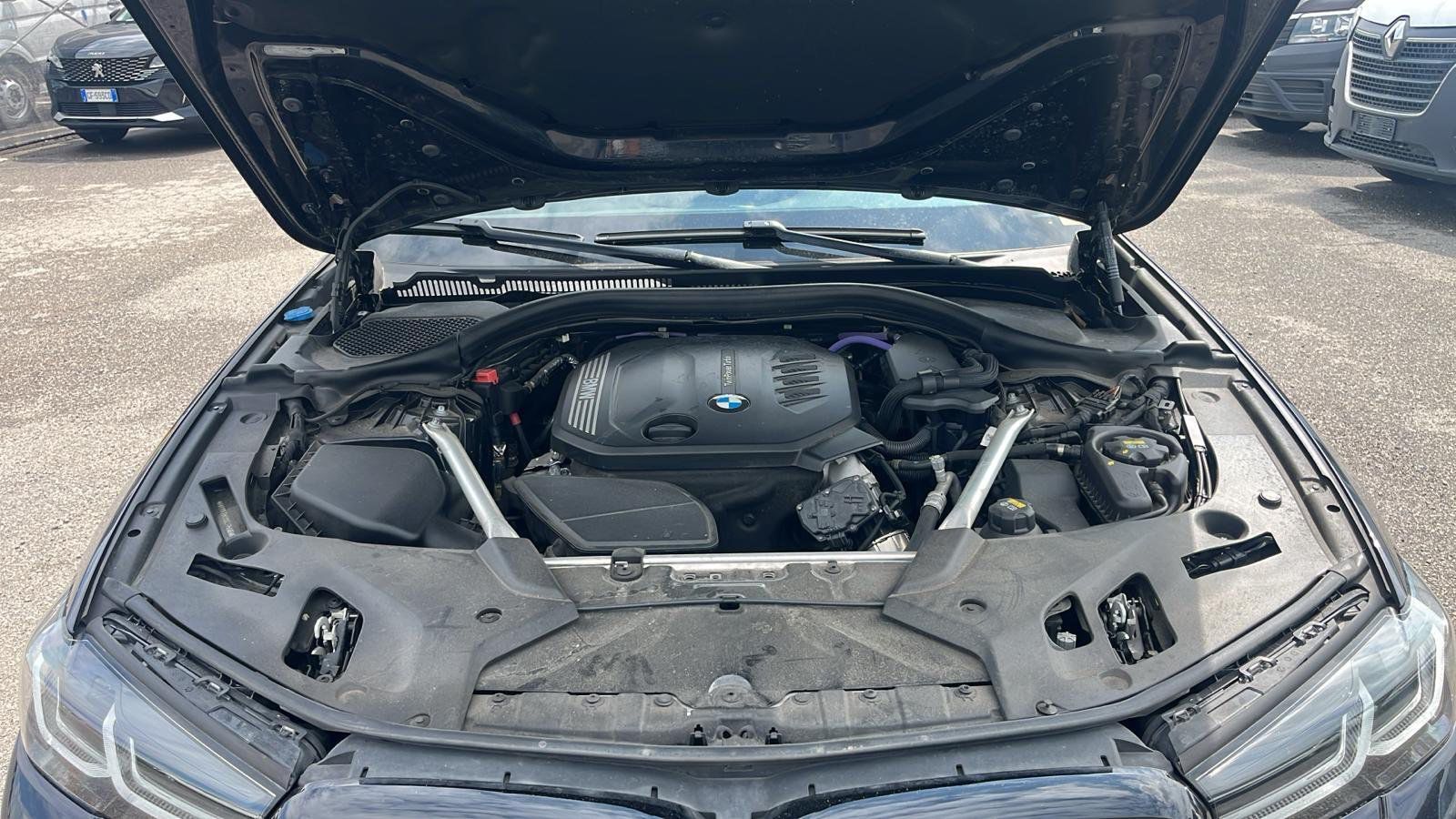 BMW 5 Series Touring 520d M Sport xDrive - фото 11