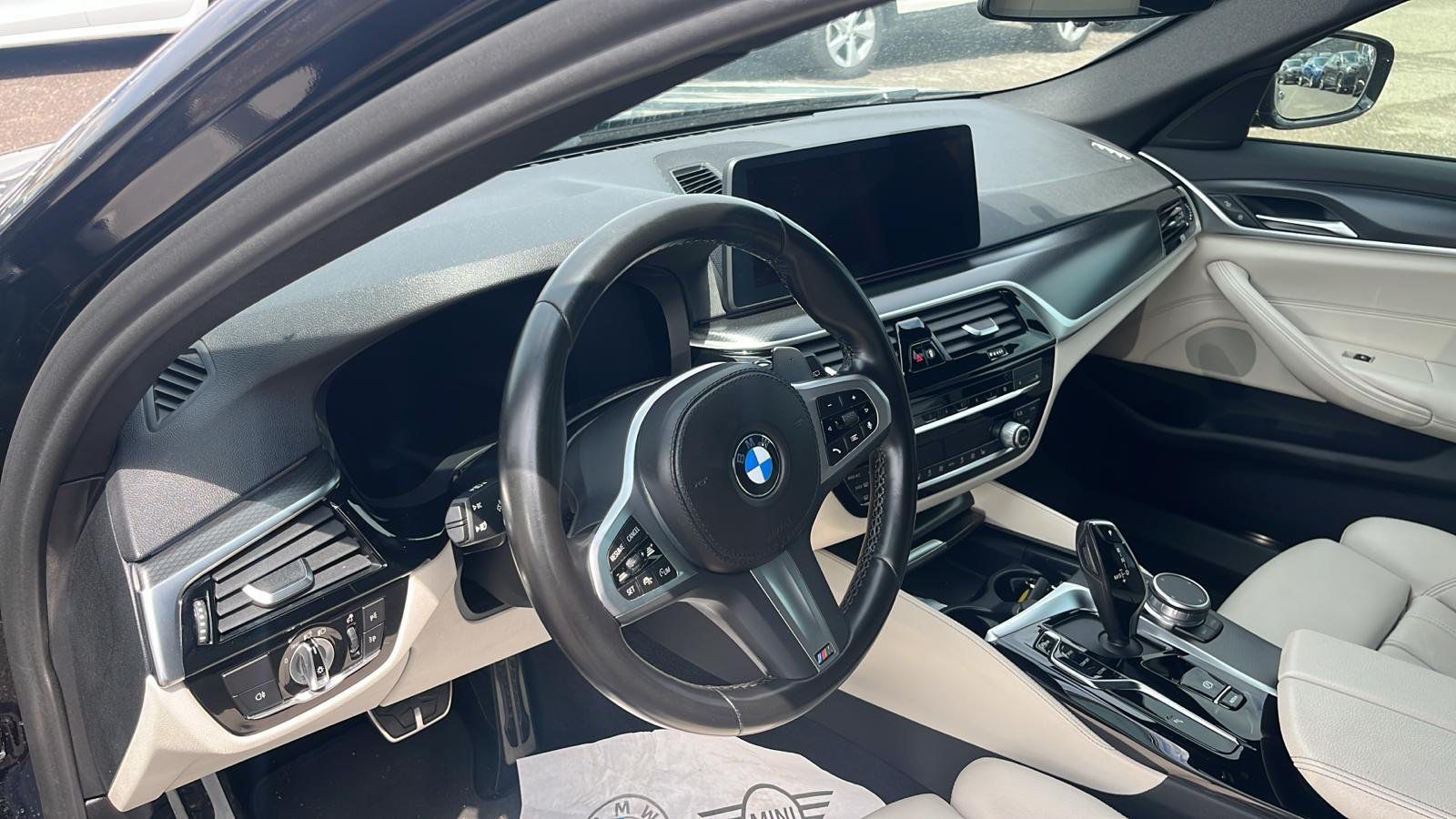 BMW 5 Series Touring 520d M Sport xDrive - фото 8