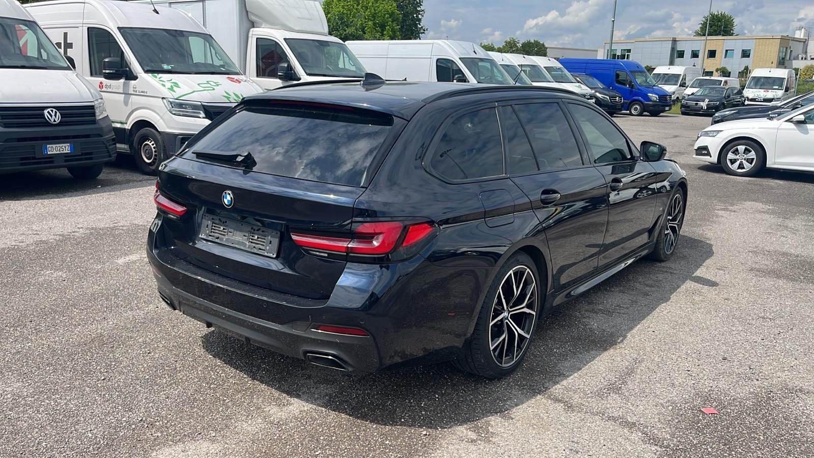 BMW 5 Series Touring 520d M Sport xDrive - фото 3