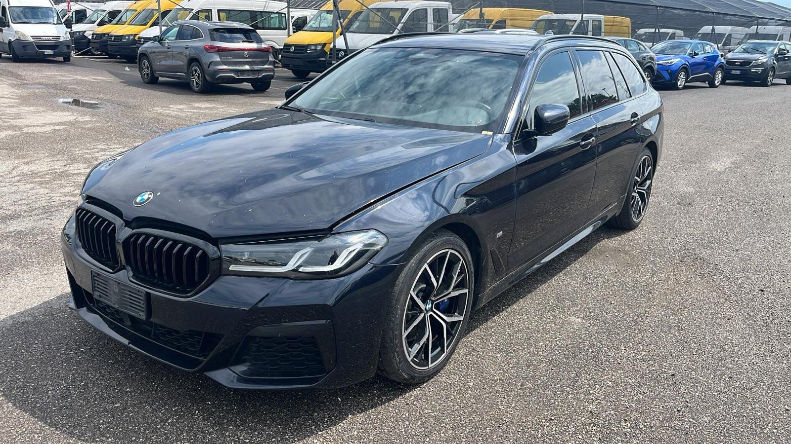 BMW 5 Series Touring 520d M Sport xDrive - фото 2