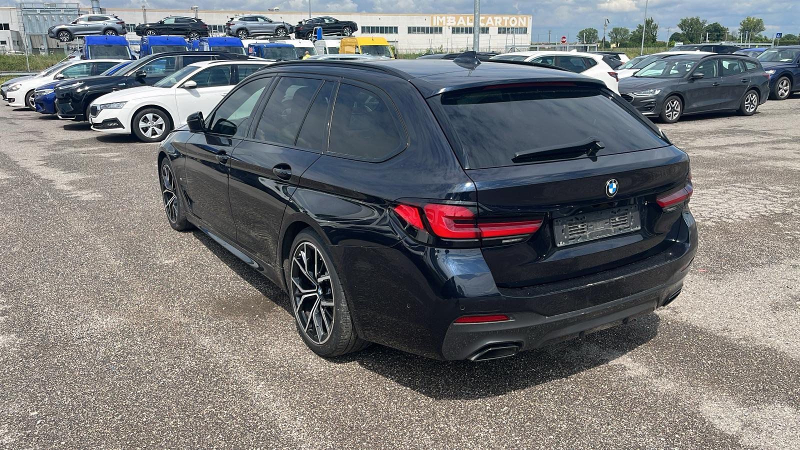 BMW 5 Series Touring 520d M Sport xDrive - фото 4